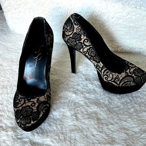 Jessica Simpson, embroidered lace heels, size 7.
